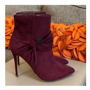 ❣️JustFab Karolina Faux Suede Side Bow Booties❣️